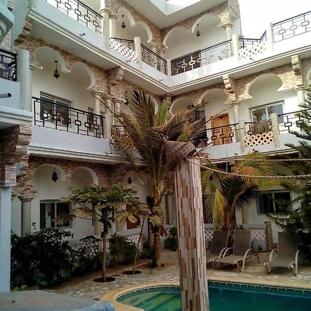 דקר Hotel Paradialaw מראה חיצוני תמונה